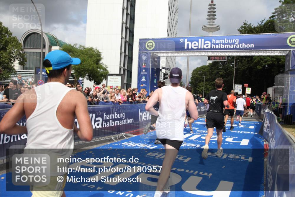 29.06.2025 - hella hamburg halbmarathon Michael Strokosch http://msf.ph/oto/8180957 29.06.2025 10:40:56 Ziel 1631, 1677, 6429, 7109, 7378, 9547, 9979, 10369, 10934, 11959, 12088, 12385, 13029, 14661, 18173 meine-sportfotos.de