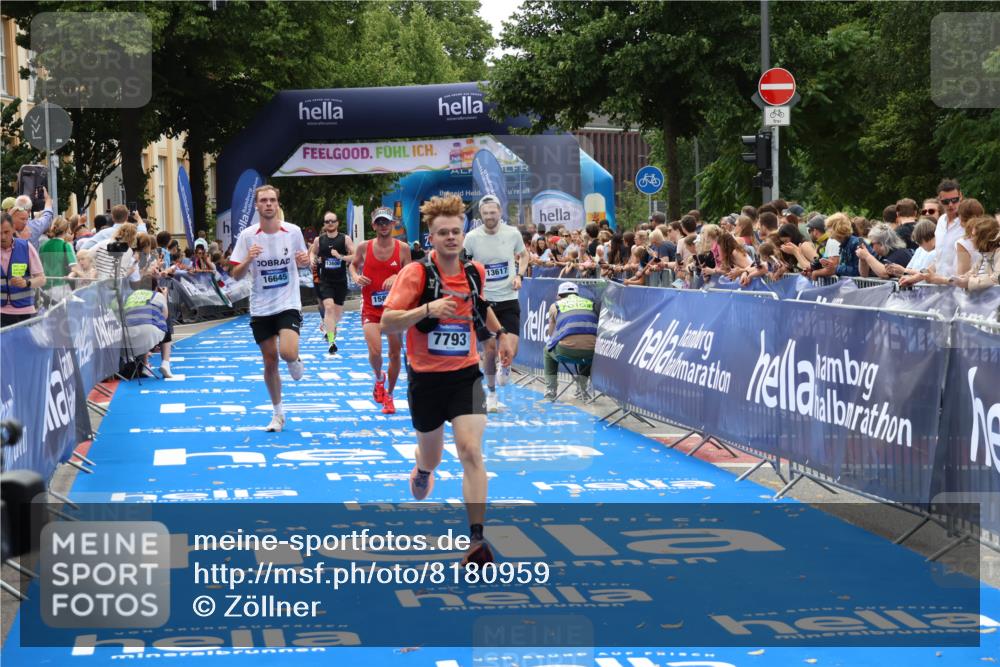 29.06.2025 - hella hamburg halbmarathon Zöllner http://msf.ph/oto/8180959 29.06.2025 10:31:42 Ziel 7793, 13606, 13617, 15835, 18102 meine-sportfotos.de