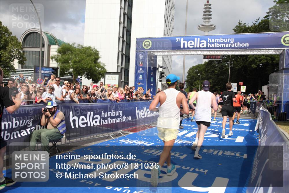 29.06.2025 - hella hamburg halbmarathon Michael Strokosch http://msf.ph/oto/8181036 29.06.2025 10:40:57 Ziel 1631, 1677, 6429, 7109, 7378, 9547, 9979, 10369, 10934, 12088, 12385, 13029, 13158, 14661, 15689, 16347, 17032, 17720, 18173 meine-sportfotos.de