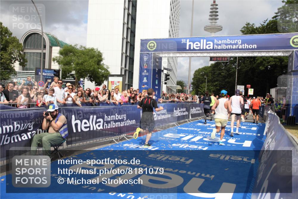 29.06.2025 - hella hamburg halbmarathon Michael Strokosch http://msf.ph/oto/8181079 29.06.2025 10:40:58 Ziel 1631, 1677, 6429, 7109, 7378, 9547, 9979, 10369, 10934, 12088, 12385, 13029, 13158, 14661, 15689, 16347, 17032, 17720, 18173 meine-sportfotos.de