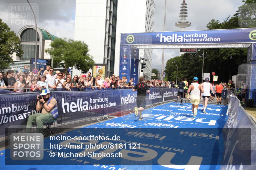 29.06.2025 - hella hamburg halbmarathon Michael Strokosch http://msf.ph/oto/8181121 29.06.2025 10:40:58 Ziel 1631, 1677, 6429, 7109, 7378, 9547, 9979, 10369, 10934, 12088, 12385, 13029, 13158, 14661, 15689, 16347, 17032, 17720, 18173 meine-sportfotos.de