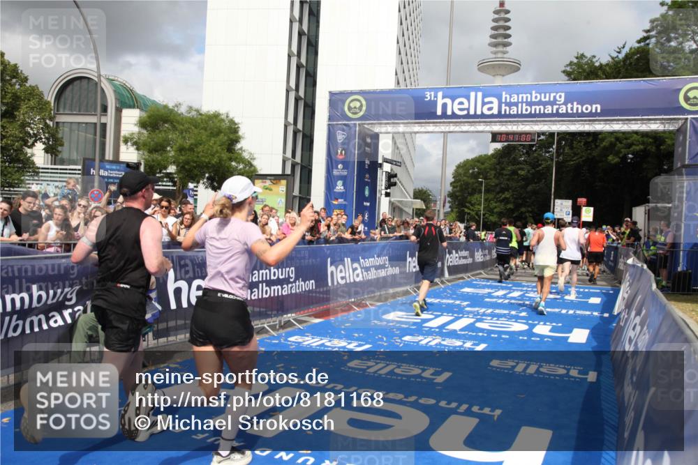 29.06.2025 - hella hamburg halbmarathon Michael Strokosch http://msf.ph/oto/8181168 29.06.2025 10:40:59 Ziel 1631, 1677, 7109, 7378, 9547, 10369, 10934, 12088, 12385, 13029, 13158, 14661, 15689, 16347, 17032, 17720, 18173 meine-sportfotos.de
