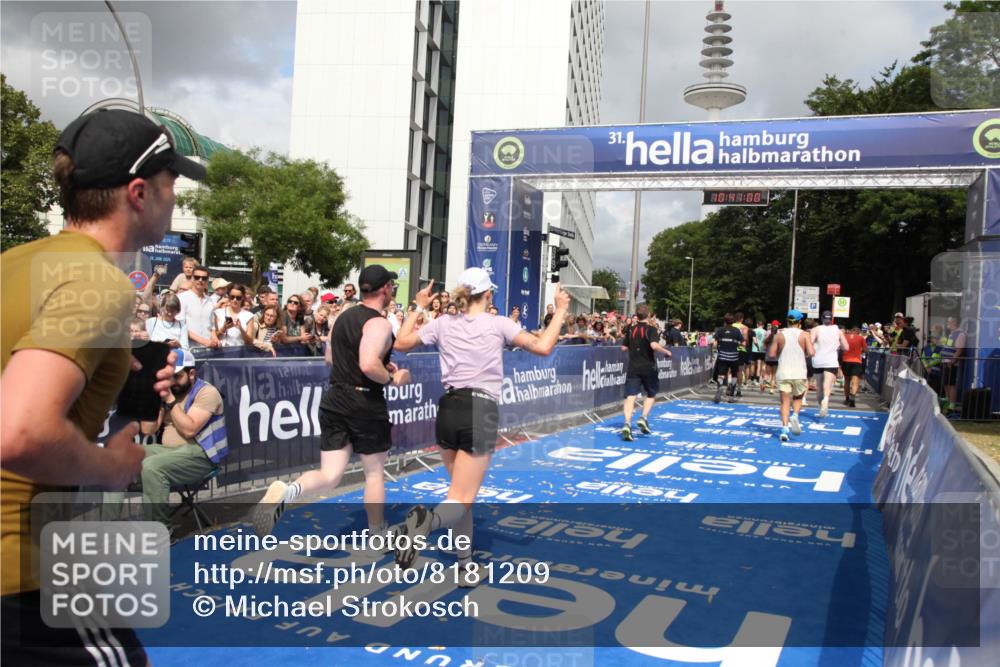 29.06.2025 - hella hamburg halbmarathon Michael Strokosch http://msf.ph/oto/8181209 29.06.2025 10:40:59 Ziel 1631, 1677, 7109, 7378, 9547, 10369, 10934, 12088, 12385, 13029, 13158, 14661, 15689, 16347, 17032, 17720, 18173 meine-sportfotos.de