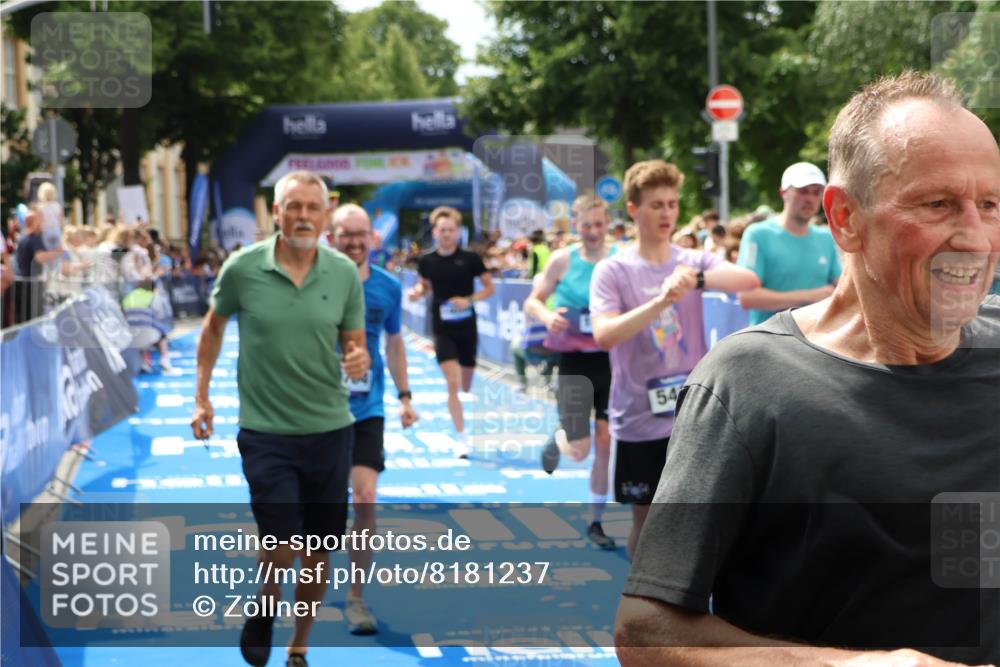 29.06.2025 - hella hamburg halbmarathon Zöllner http://msf.ph/oto/8181237 29.06.2025 10:40:21 Ziel 3547, 5410, 5803, 8370, 8465, 10968, 11731, 12704, 14699, 18614 meine-sportfotos.de