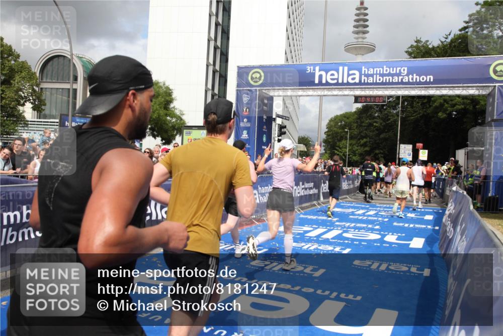 29.06.2025 - hella hamburg halbmarathon Michael Strokosch http://msf.ph/oto/8181247 29.06.2025 10:40:59 Ziel 1631, 1677, 7109, 7378, 9547, 10369, 10934, 12088, 12385, 13029, 13158, 14661, 15689, 16347, 17032, 17720, 18173 meine-sportfotos.de