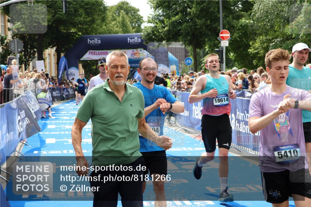 29.06.2025 - hella hamburg halbmarathon Zöllner http://msf.ph/oto/8181266 29.06.2025 10:40:22 Ziel 5410, 5803, 8370, 8465, 12704, 14699, 17916, 18614 meine-sportfotos.de