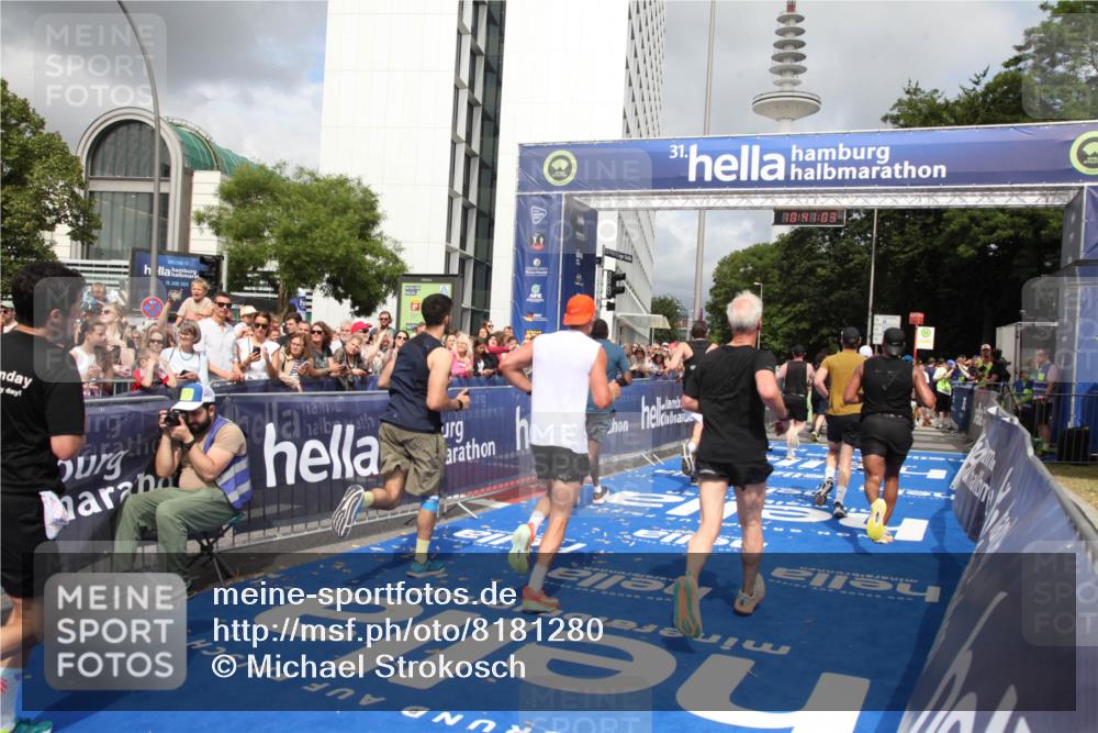 29.06.2025 - hella hamburg halbmarathon Michael Strokosch http://msf.ph/oto/8181280 29.06.2025 10:41:01 Ziel 1677, 6550, 9547, 9755, 10934, 11062, 11922, 12088, 12385, 13029, 13158, 14661, 15689, 16347, 17032, 17720, 18173 meine-sportfotos.de