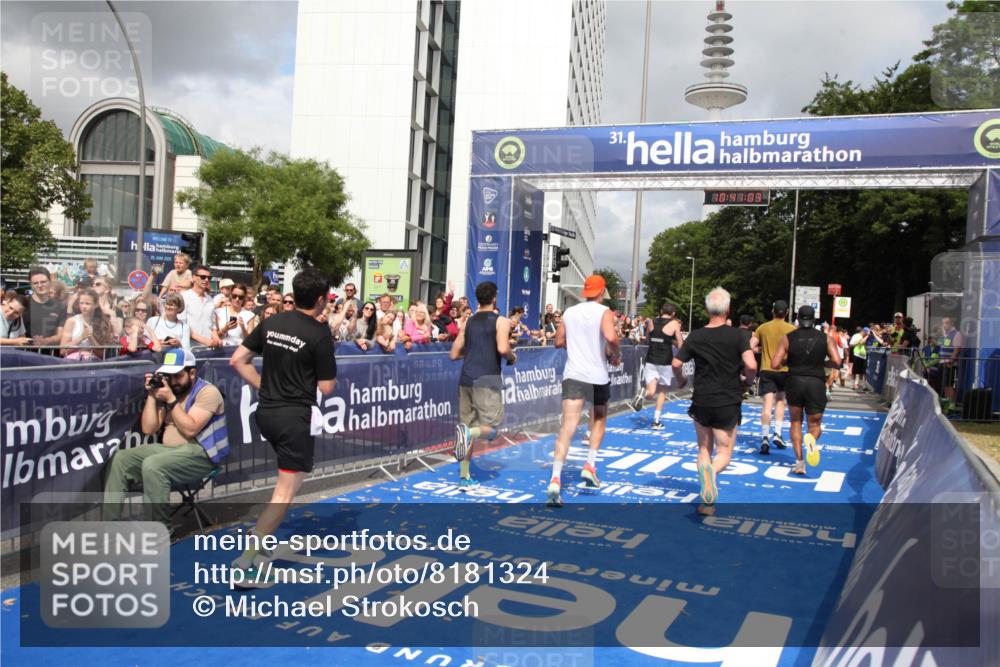 29.06.2025 - hella hamburg halbmarathon Michael Strokosch http://msf.ph/oto/8181324 29.06.2025 10:41:02 Ziel 1677, 2949, 6550, 9547, 9755, 10934, 11062, 11922, 12088, 12385, 13029, 13158, 15689, 16347, 17032, 17720, 18173 meine-sportfotos.de