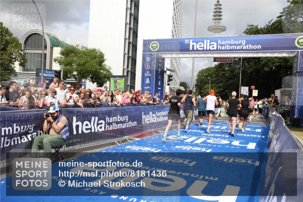 29.06.2025 - hella hamburg halbmarathon Michael Strokosch http://msf.ph/oto/8181436 29.06.2025 10:41:03 Ziel 1677, 2949, 6550, 6683, 9755, 11062, 11922, 12088, 12385, 13029, 13158, 15689, 16347, 17032, 17720, 17971, 18173 meine-sportfotos.de