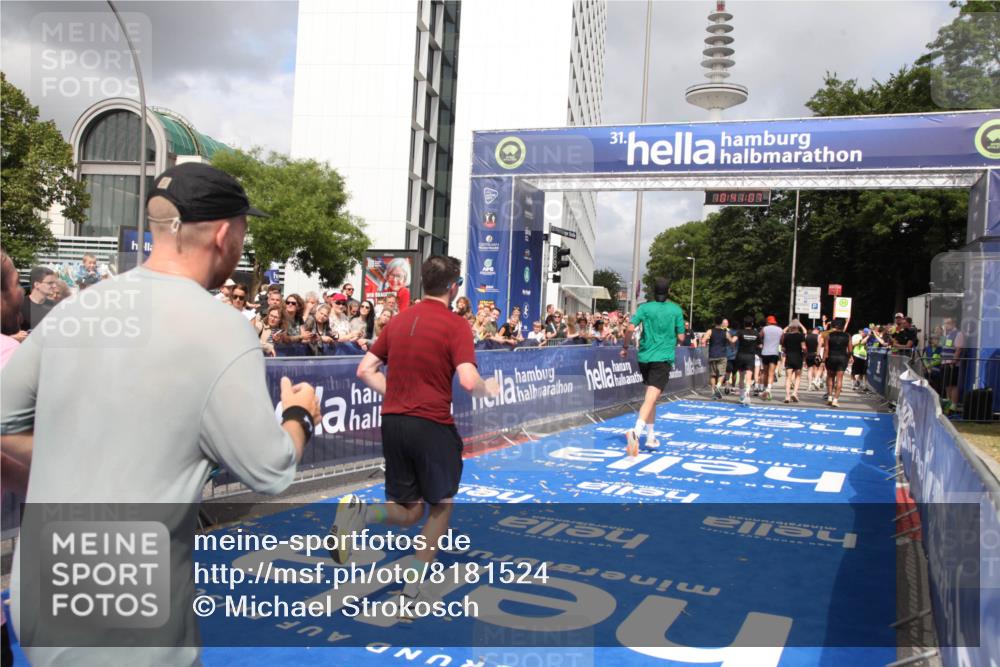 29.06.2025 - hella hamburg halbmarathon Michael Strokosch http://msf.ph/oto/8181524 29.06.2025 10:41:05 Ziel 2949, 4871, 6550, 6683, 9358, 9755, 11062, 11922, 12088, 12385, 13029, 13158, 15689, 16347, 17032, 17100, 17620, 17720, 17971, 18045, 18049 meine-sportfotos.de