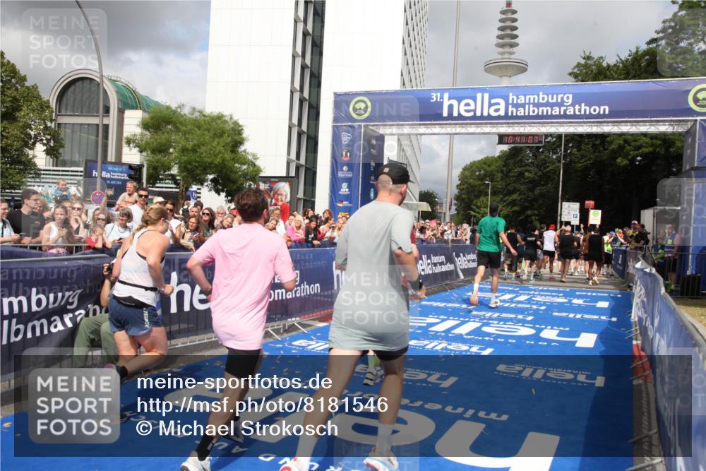 29.06.2025 - hella hamburg halbmarathon Michael Strokosch http://msf.ph/oto/8181546 29.06.2025 10:41:06 Ziel 2568, 2949, 4871, 6550, 6683, 9358, 9755, 11062, 11922, 13158, 13268, 15689, 16347, 17032, 17100, 17620, 17720, 17971, 18045, 18049 meine-sportfotos.de
