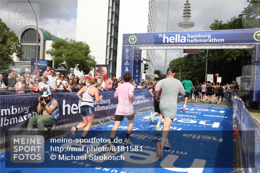29.06.2025 - hella hamburg halbmarathon Michael Strokosch http://msf.ph/oto/8181581 29.06.2025 10:41:06 Ziel 2568, 2949, 4871, 6550, 6683, 9358, 9755, 11062, 11922, 13158, 13268, 15689, 16347, 17032, 17100, 17620, 17720, 17971, 18045, 18049 meine-sportfotos.de