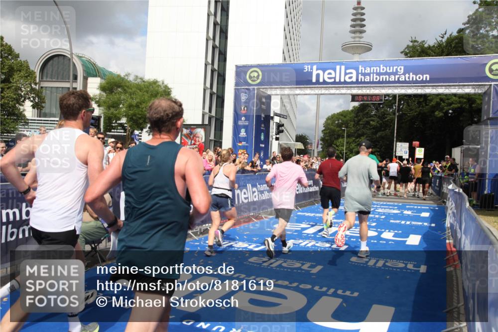 29.06.2025 - hella hamburg halbmarathon Michael Strokosch http://msf.ph/oto/8181619 29.06.2025 10:41:07 Ziel 1136, 2568, 2949, 4871, 6550, 6683, 9358, 9755, 9815, 11062, 11922, 13268, 17100, 17620, 17971, 18045, 18049 meine-sportfotos.de