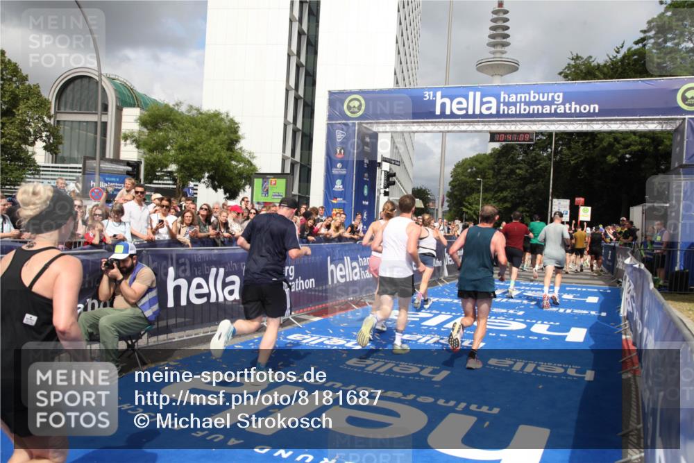 29.06.2025 - hella hamburg halbmarathon Michael Strokosch http://msf.ph/oto/8181687 29.06.2025 10:41:08 Ziel 1136, 2568, 2949, 3618, 4871, 6550, 6683, 9358, 9659, 9755, 9815, 11062, 11922, 13268, 17100, 17620, 17971, 18045, 18049 meine-sportfotos.de