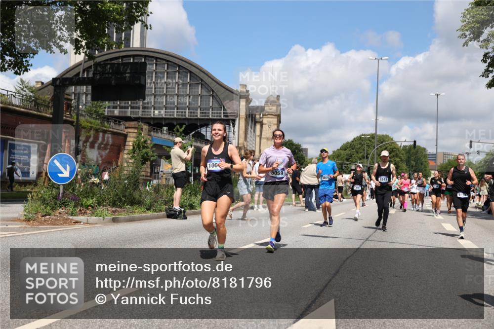 29.06.2025 - hella hamburg halbmarathon Yannick Fuchs http://msf.ph/oto/8181796 29.06.2025 11:38:48 20KM 1879, 1961, 2038, 2054, 2113, 2134, 2313, 2766, 3808, 4245, 4483, 4972, 5059, 5224, 5240, 5268, 5300, 5355, 6153, 6259, 6917, 7205, 7206, 7303, 7431, 7566, 7844, 7927, 8243, 8615, 8967, 9978, 10001, 10123, 10617, 10644, 10901, 11244, 11464, 11801, 11831, 12218, 12343, 12903, 12904, 12969, 13442, 13861, 13877, 13903, 14002, 14127, 14163, 14405, 14776, 14937, 15030, 15762, 15852, 15933, 15953, 16232, 16297, 16360, 16837, 16955, 17547, 17868, 17943, 19168 meine-sportfotos.de