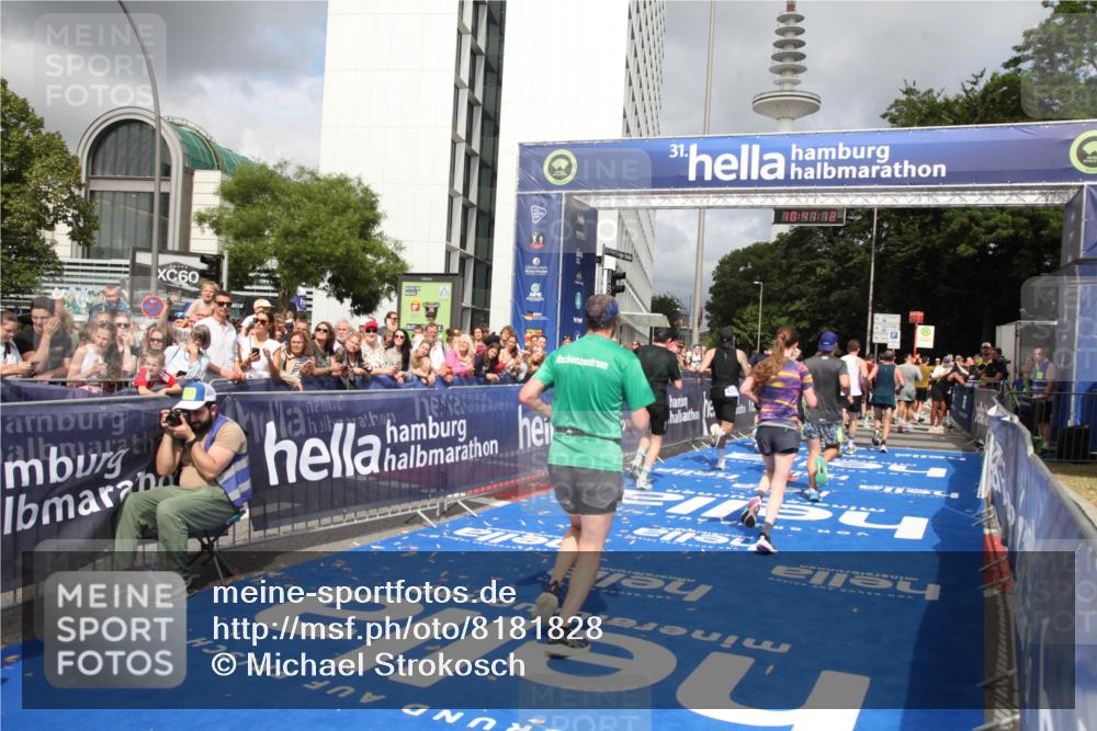 29.06.2025 - hella hamburg halbmarathon Michael Strokosch http://msf.ph/oto/8181828 29.06.2025 10:41:11 Ziel 1136, 2568, 2949, 3618, 4380, 4871, 5709, 6683, 8122, 9358, 9659, 9815, 13268, 17100, 17620, 17971, 18045, 18049 meine-sportfotos.de