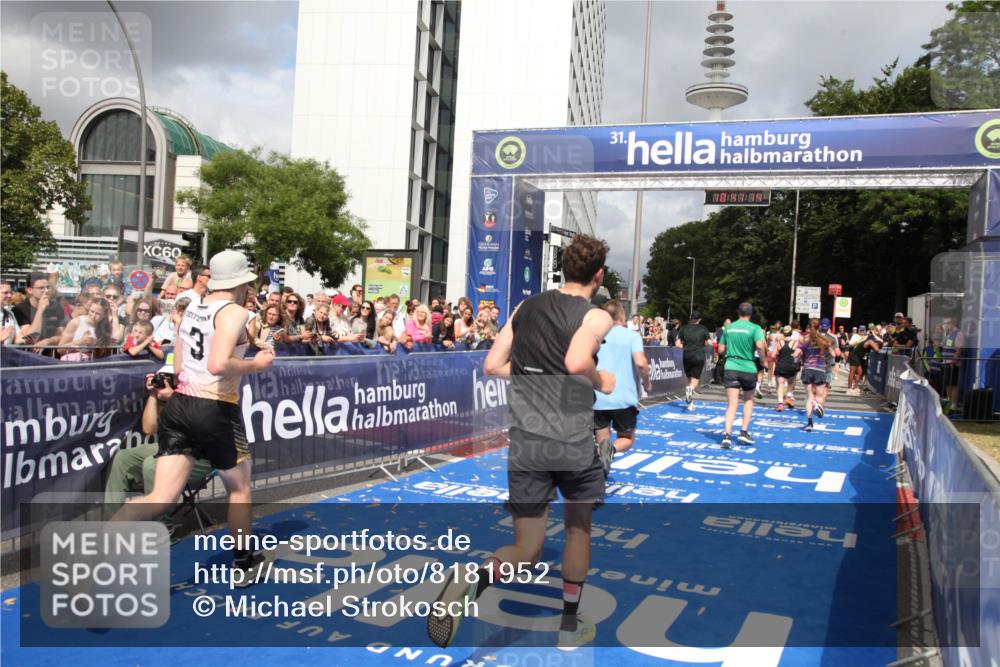 29.06.2025 - hella hamburg halbmarathon Michael Strokosch http://msf.ph/oto/8181952 29.06.2025 10:41:12 Ziel 1136, 2568, 3332, 3618, 4380, 4871, 5709, 6683, 8122, 9358, 9659, 9815, 12895, 13268, 17100, 17620, 17971, 18045, 18049 meine-sportfotos.de