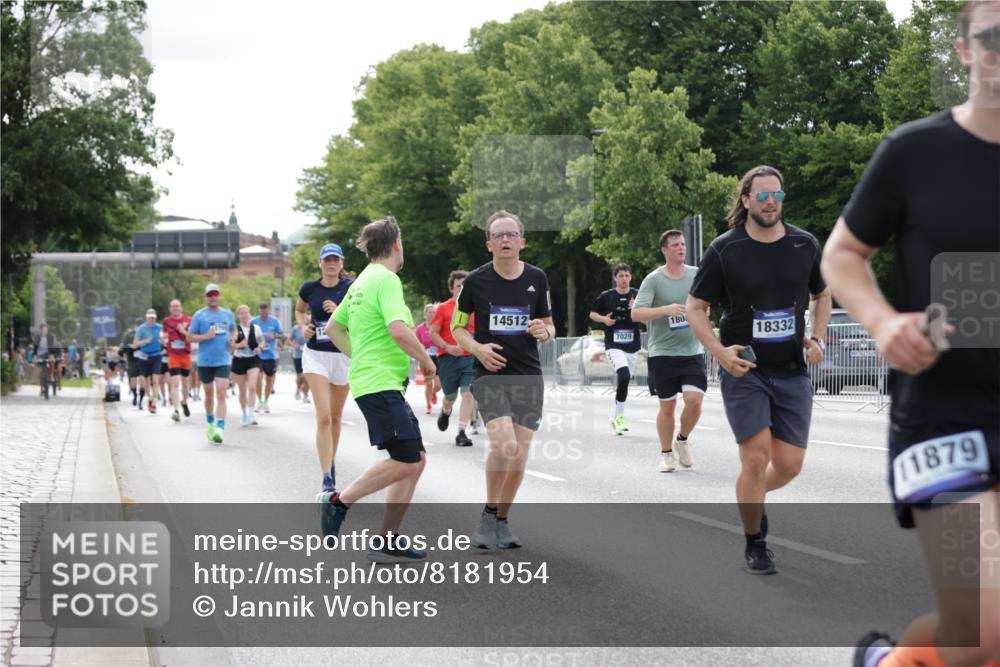 29.06.2025 - hella hamburg halbmarathon Jannik Wohlers http://msf.ph/oto/8181954 29.06.2025 10:23:02 Lombardsbrücke 1048, 1362, 2925, 4391, 4728, 5406, 6502, 7029, 7820, 8716, 8918, 8920, 9301, 10739, 11798, 11879, 12073, 12874, 14265, 14338, 14510, 14512, 14821, 15709, 16185, 16251, 17013, 17199, 17207, 17299, 17719, 18070, 18071, 18089, 18332, 18402, 18818 meine-sportfotos.de
