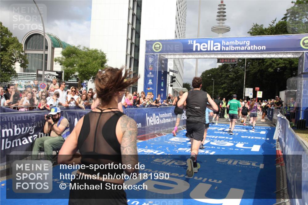 29.06.2025 - hella hamburg halbmarathon Michael Strokosch http://msf.ph/oto/8181990 29.06.2025 10:41:13 Ziel 1136, 2568, 3332, 3618, 4205, 4380, 4871, 5709, 8122, 9358, 9659, 9815, 10375, 12895, 13268, 17100, 17620, 17834, 18045, 18049 meine-sportfotos.de