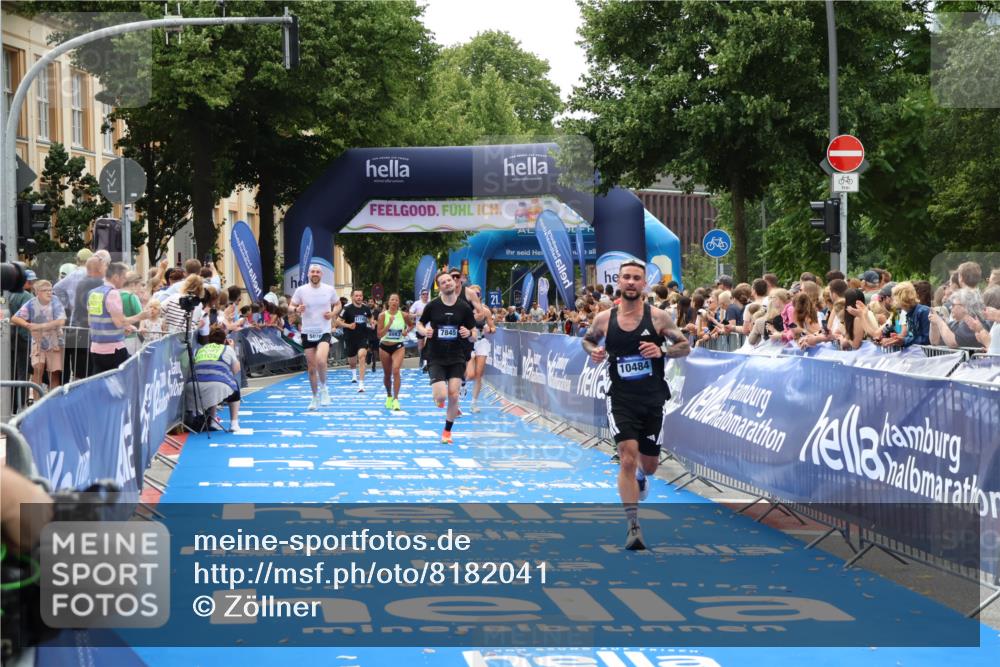 29.06.2025 - hella hamburg halbmarathon Zöllner http://msf.ph/oto/8182041 29.06.2025 10:32:29 Ziel 5070, 5746, 7845, 8883, 10484, 11745, 16957 meine-sportfotos.de