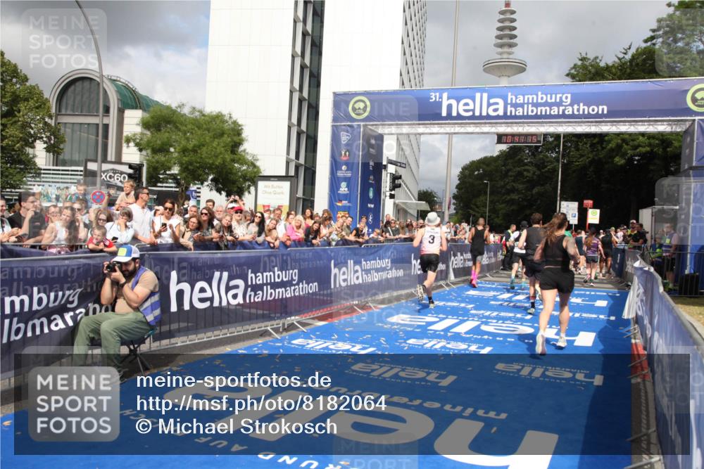 29.06.2025 - hella hamburg halbmarathon Michael Strokosch http://msf.ph/oto/8182064 29.06.2025 10:41:14 Ziel 1136, 2568, 3332, 3618, 4205, 4380, 4871, 5709, 8122, 9659, 9815, 10375, 12895, 13268, 17834, 18045, 18049 meine-sportfotos.de