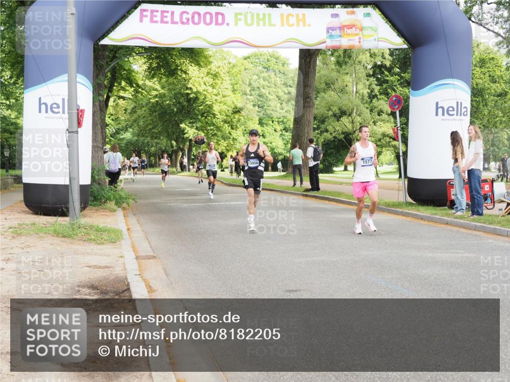 29.06.2025 - hella hamburg halbmarathon MichiJ http://msf.ph/oto/8182205 29.06.2025 10:17:30 Zwischen KM18-KM19 1577, 9804, 13941, 13956, 19114 meine-sportfotos.de