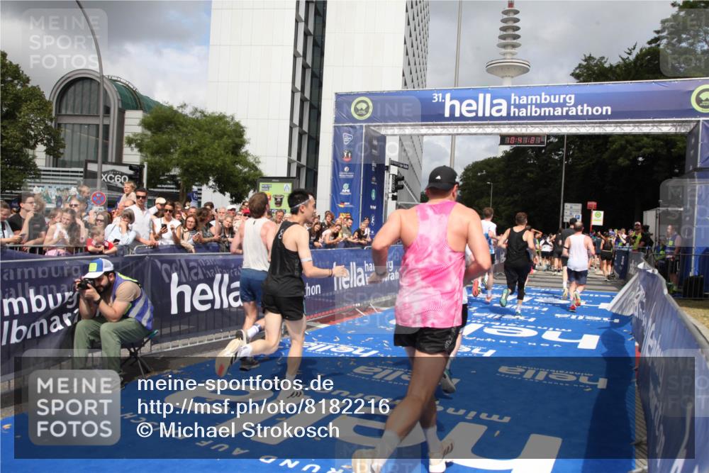 29.06.2025 - hella hamburg halbmarathon Michael Strokosch http://msf.ph/oto/8182216 29.06.2025 10:41:20 Ziel 3332, 4205, 4303, 5387, 6901, 8122, 9711, 10375, 12434, 12895, 13876, 17834, 18764 meine-sportfotos.de