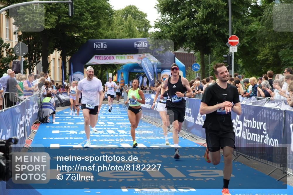 29.06.2025 - hella hamburg halbmarathon Zöllner http://msf.ph/oto/8182227 29.06.2025 10:32:32 Ziel 5070, 5746, 7845, 8883, 11745, 13199, 16957, 18135, 18562, 18563 meine-sportfotos.de
