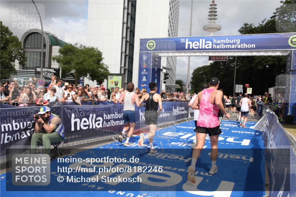 29.06.2025 - hella hamburg halbmarathon Michael Strokosch http://msf.ph/oto/8182246 29.06.2025 10:41:20 Ziel 3332, 4205, 4303, 5387, 6901, 8122, 9711, 10375, 12434, 12895, 13876, 17834, 18764 meine-sportfotos.de