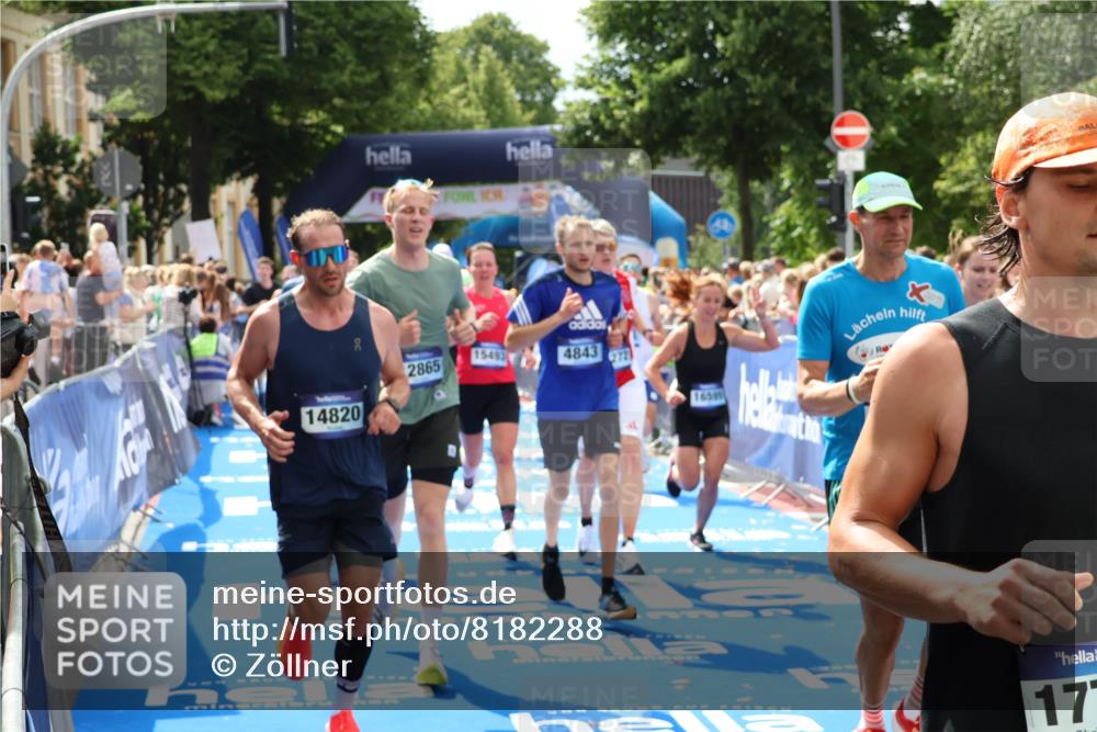 29.06.2025 - hella hamburg halbmarathon Zöllner http://msf.ph/oto/8182288 29.06.2025 10:40:46 Ziel 1882, 1912, 2324, 2714, 2750, 4634, 4843, 4889, 5014, 5026, 5745, 7080, 7622, 8074, 8629, 9294, 10900, 11959, 12865, 14092, 14272, 14820, 15351, 15493, 16201, 16249, 16599, 17486, 18399 meine-sportfotos.de