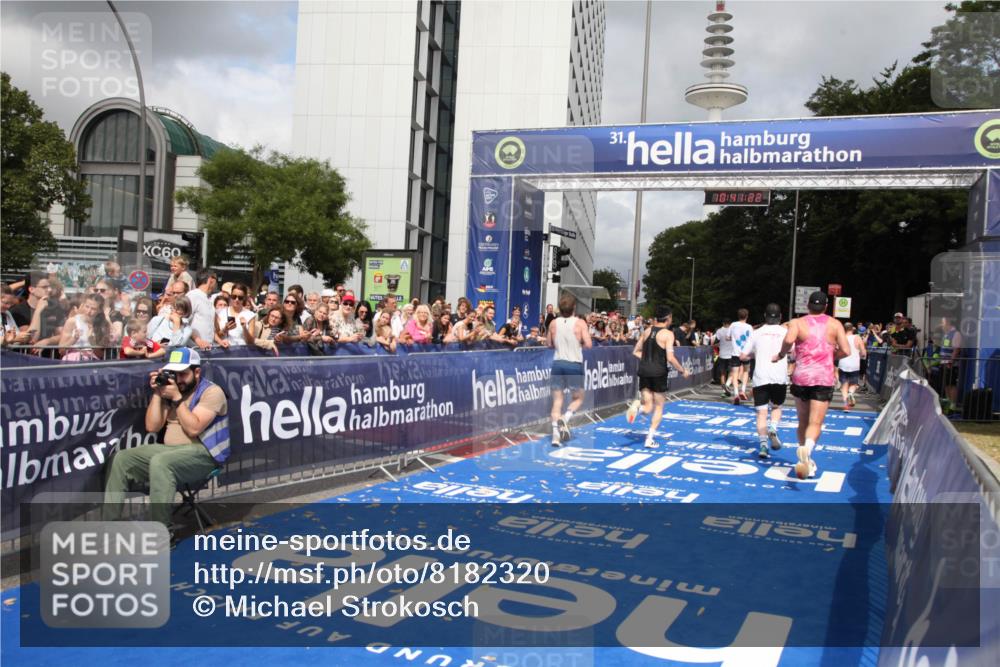 29.06.2025 - hella hamburg halbmarathon Michael Strokosch http://msf.ph/oto/8182320 29.06.2025 10:41:21 Ziel 1570, 3332, 4205, 4303, 5387, 6901, 9711, 10375, 12434, 12895, 13876, 17834, 18764 meine-sportfotos.de