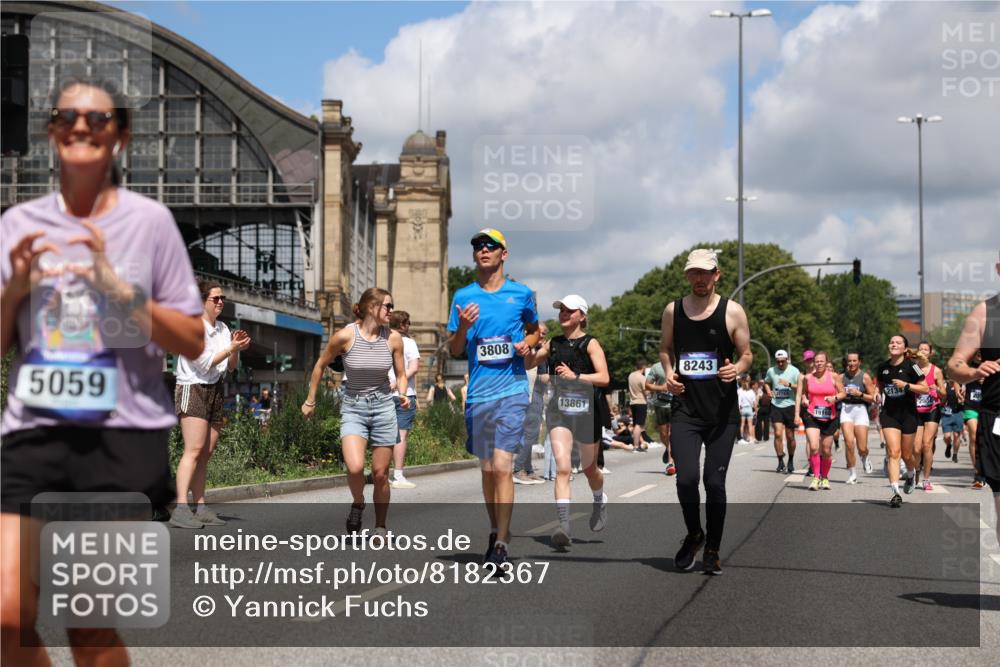 29.06.2025 - hella hamburg halbmarathon Yannick Fuchs http://msf.ph/oto/8182367 29.06.2025 11:38:50 20KM 1879, 1961, 2038, 2054, 2113, 2134, 2313, 2766, 3808, 4245, 4483, 4972, 5059, 5224, 5240, 5268, 5300, 5355, 6153, 6259, 7205, 7206, 7303, 7431, 7566, 7844, 7927, 8243, 8967, 9978, 10001, 10644, 10901, 11244, 11464, 11801, 11831, 12218, 12343, 12903, 12904, 12969, 13861, 13877, 13903, 14002, 14127, 14163, 14405, 14776, 14937, 15030, 15762, 15852, 15933, 15953, 16232, 16297, 16360, 16837, 16955, 17339, 17547, 17868, 17943, 18283, 19168 meine-sportfotos.de