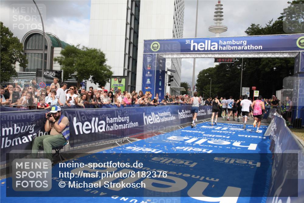 29.06.2025 - hella hamburg halbmarathon Michael Strokosch http://msf.ph/oto/8182376 29.06.2025 10:41:22 Ziel 1570, 4205, 4303, 5387, 6771, 6901, 7432, 9711, 10375, 12434, 13876, 16816, 17834, 18764 meine-sportfotos.de