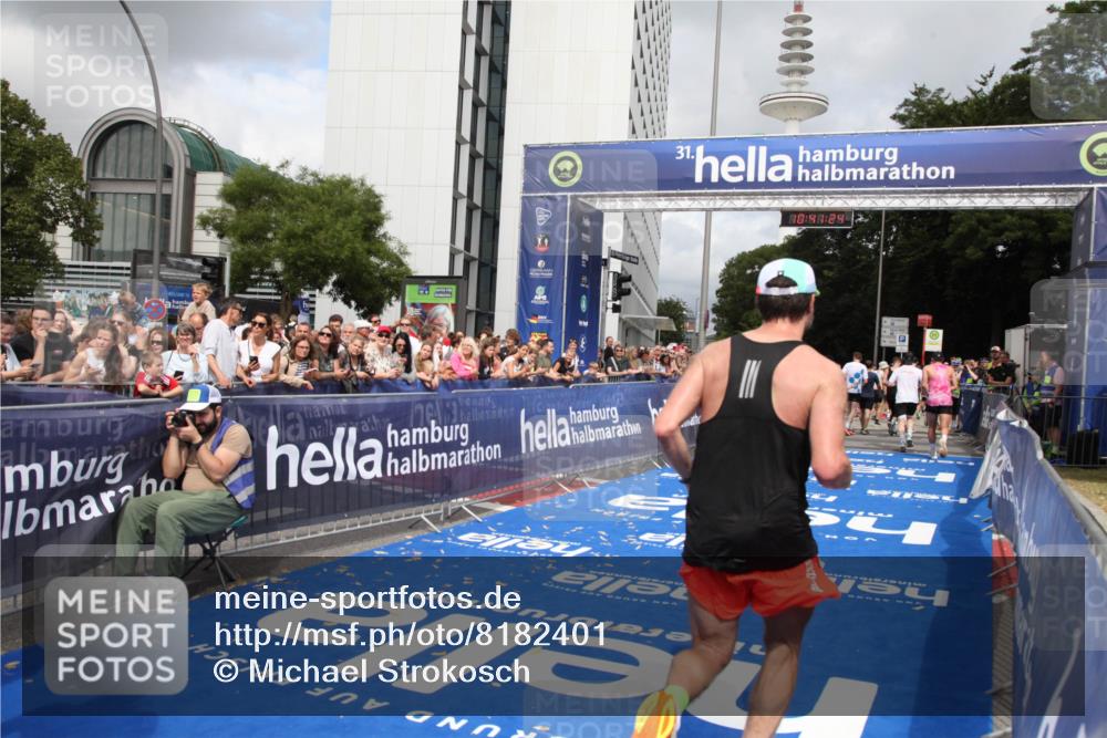 29.06.2025 - hella hamburg halbmarathon Michael Strokosch http://msf.ph/oto/8182401 29.06.2025 10:41:23 Ziel 1570, 4303, 5387, 6771, 6901, 7432, 9711, 10783, 12434, 13876, 16816, 18764 meine-sportfotos.de
