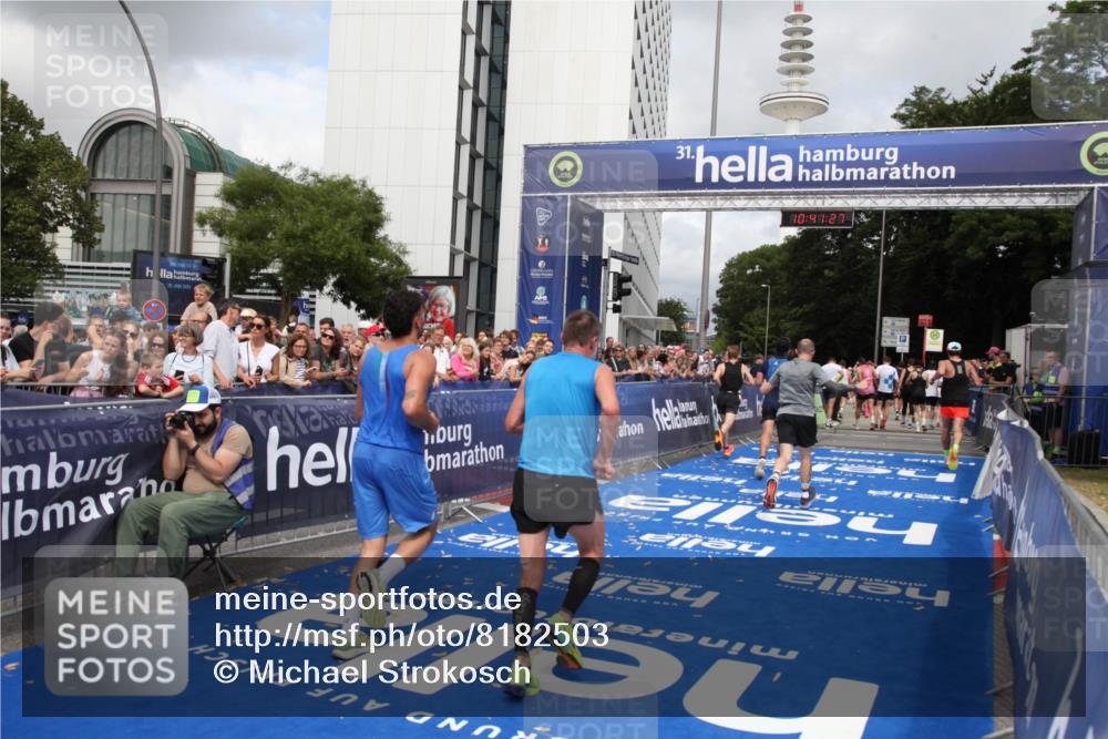 29.06.2025 - hella hamburg halbmarathon Michael Strokosch http://msf.ph/oto/8182503 29.06.2025 10:41:26 Ziel 1570, 4303, 6771, 7432, 7774, 10783, 13876, 14555, 16816, 18412, 18509, 18573, 18764 meine-sportfotos.de