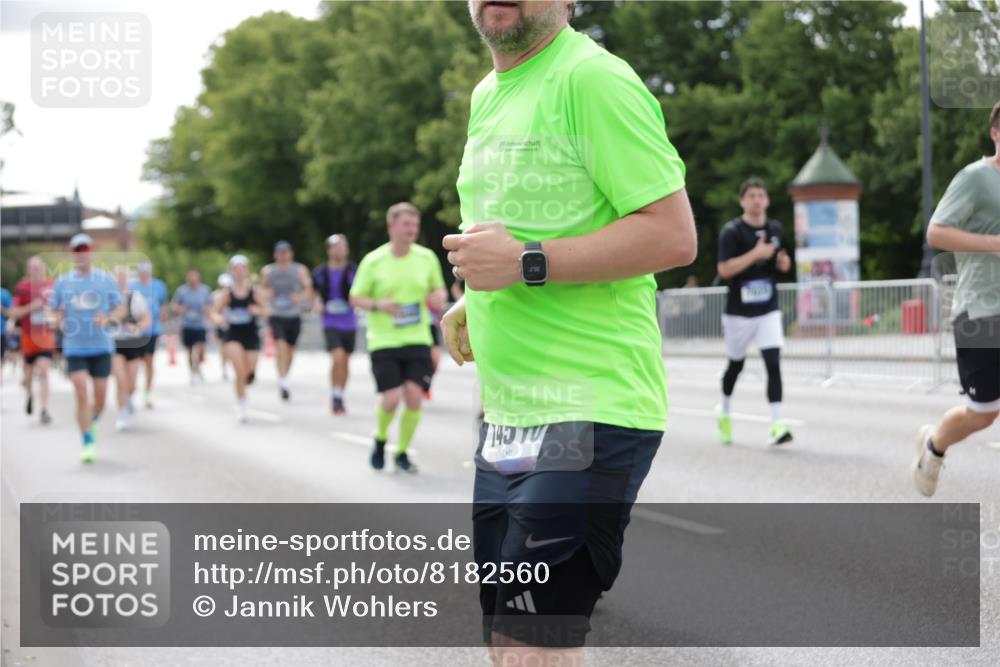 29.06.2025 - hella hamburg halbmarathon Jannik Wohlers http://msf.ph/oto/8182560 29.06.2025 10:23:05 Lombardsbrücke 1048, 1304, 1362, 4391, 4728, 5160, 5406, 6502, 7029, 7820, 10739, 11300, 11798, 11879, 12874, 14265, 14510, 14512, 14821, 15709, 16185, 16251, 17013, 17199, 17719, 18070, 18071, 18089, 18332, 18402, 18818, 18865 meine-sportfotos.de