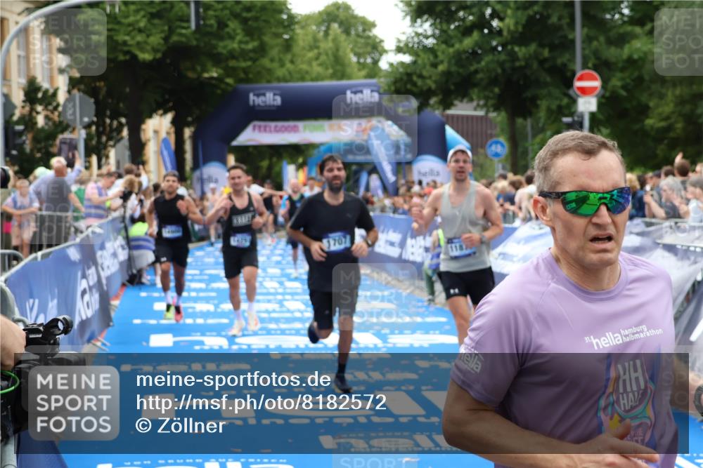 29.06.2025 - hella hamburg halbmarathon Zöllner http://msf.ph/oto/8182572 29.06.2025 10:32:41 Ziel 1707, 1990, 11877, 12987, 13961, 14293, 14908, 16619, 17117, 18135 meine-sportfotos.de