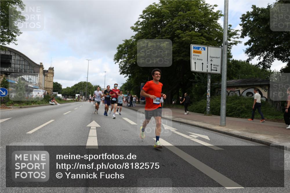 29.06.2025 - hella hamburg halbmarathon Yannick Fuchs http://msf.ph/oto/8182575 29.06.2025 10:28:54 20KM 1080, 1743, 2228, 2879, 3005, 5550, 6305, 7534, 7901, 9345, 9376, 10865, 11019, 12595, 13066, 13493, 13494, 13771, 14448, 14549, 15500, 15902, 16148, 16243, 16417, 17191, 17489, 17751, 17877, 18026, 18099, 18906 meine-sportfotos.de