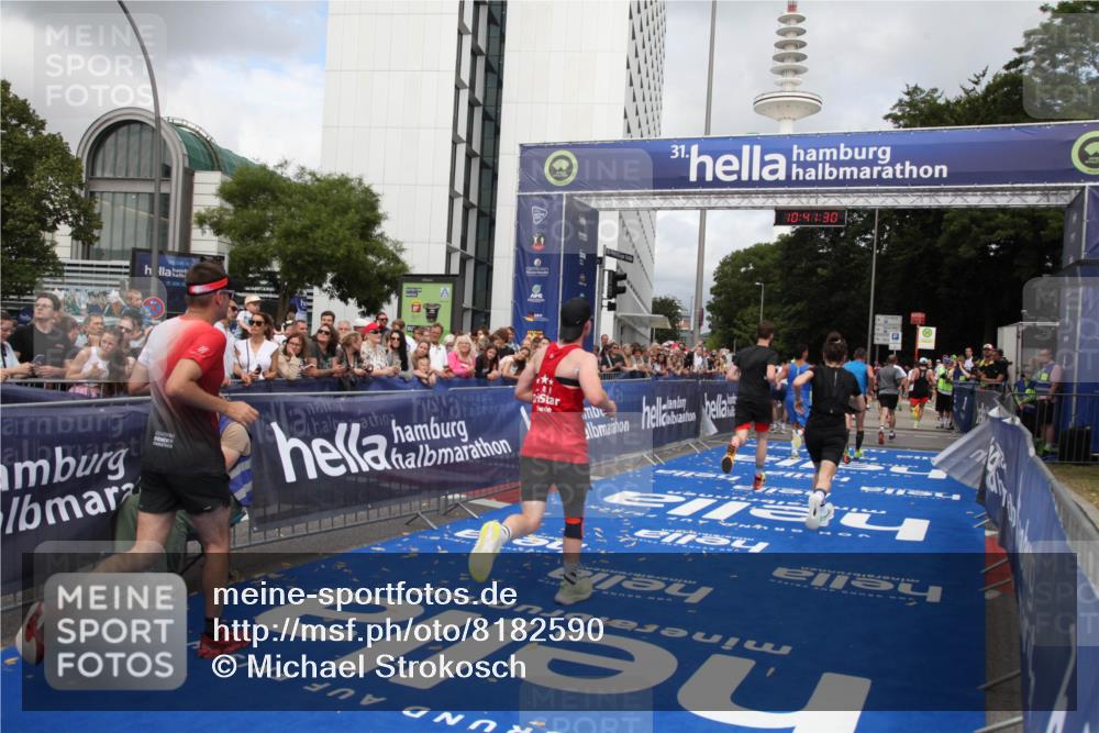 29.06.2025 - hella hamburg halbmarathon Michael Strokosch http://msf.ph/oto/8182590 29.06.2025 10:41:29 Ziel 1570, 2797, 3204, 4303, 4893, 6771, 7432, 7774, 7796, 10783, 14555, 16816, 17882, 18412, 18509, 18573 meine-sportfotos.de