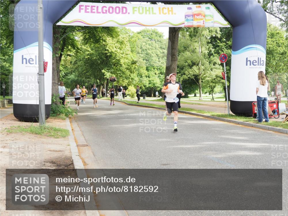 29.06.2025 - hella hamburg halbmarathon MichiJ http://msf.ph/oto/8182592 29.06.2025 10:17:36 Zwischen KM18-KM19 1577, 10655, 13956, 15583 meine-sportfotos.de