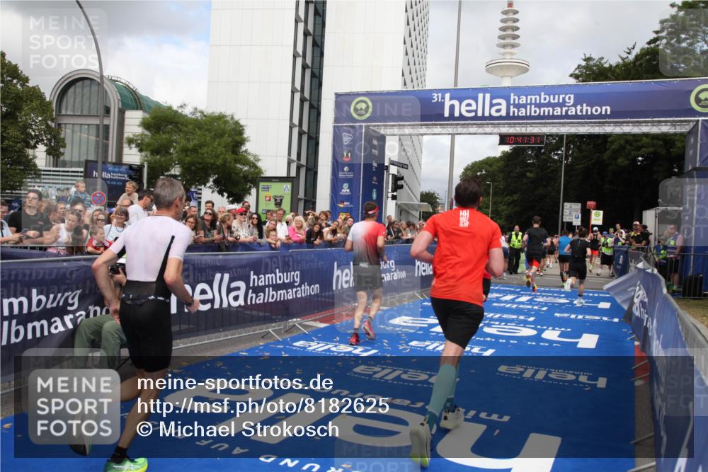 29.06.2025 - hella hamburg halbmarathon Michael Strokosch http://msf.ph/oto/8182625 29.06.2025 10:41:30 Ziel 1570, 2797, 3204, 4893, 5987, 6771, 7432, 7774, 7796, 10783, 14555, 16816, 17159, 17882, 18412, 18509, 18573 meine-sportfotos.de