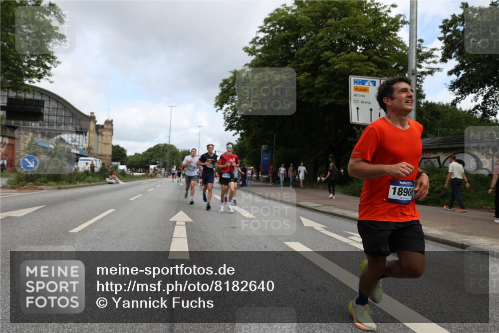29.06.2025 - hella hamburg halbmarathon Yannick Fuchs http://msf.ph/oto/8182640 29.06.2025 10:28:54 20KM 1080, 1743, 2228, 2879, 3005, 5550, 6305, 7534, 7901, 9345, 9376, 10865, 11019, 12595, 13066, 13493, 13494, 13771, 14448, 14549, 15500, 15902, 16148, 16243, 16417, 17191, 17489, 17751, 17877, 18026, 18099, 18906 meine-sportfotos.de