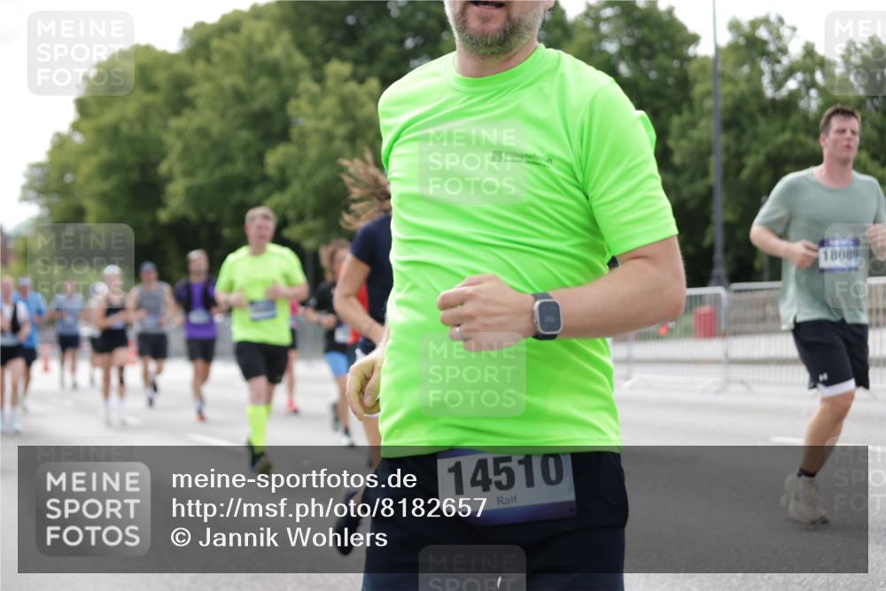 29.06.2025 - hella hamburg halbmarathon Jannik Wohlers http://msf.ph/oto/8182657 29.06.2025 10:23:05 Lombardsbrücke 1048, 1304, 1362, 4391, 4728, 5160, 5406, 6502, 7029, 7820, 10739, 11300, 11798, 11879, 12874, 14265, 14510, 14512, 14821, 15709, 16185, 16251, 17013, 17199, 17719, 18070, 18071, 18089, 18332, 18402, 18818, 18865 meine-sportfotos.de