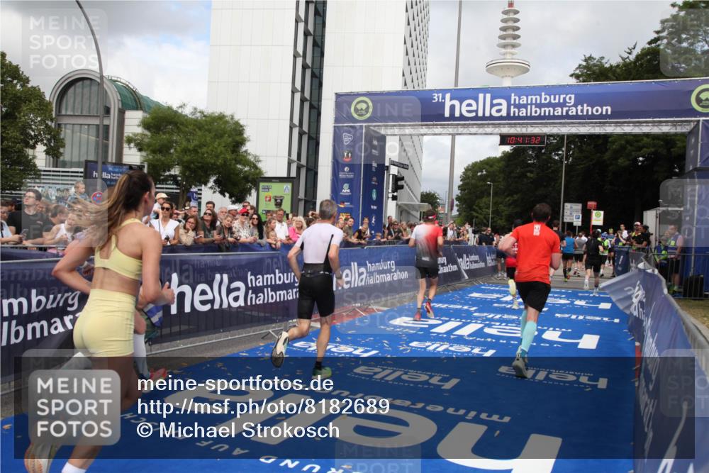 29.06.2025 - hella hamburg halbmarathon Michael Strokosch http://msf.ph/oto/8182689 29.06.2025 10:41:30 Ziel 1570, 2797, 3204, 4893, 5987, 6771, 7432, 7774, 7796, 10783, 14555, 16816, 17159, 17882, 18412, 18509, 18573 meine-sportfotos.de