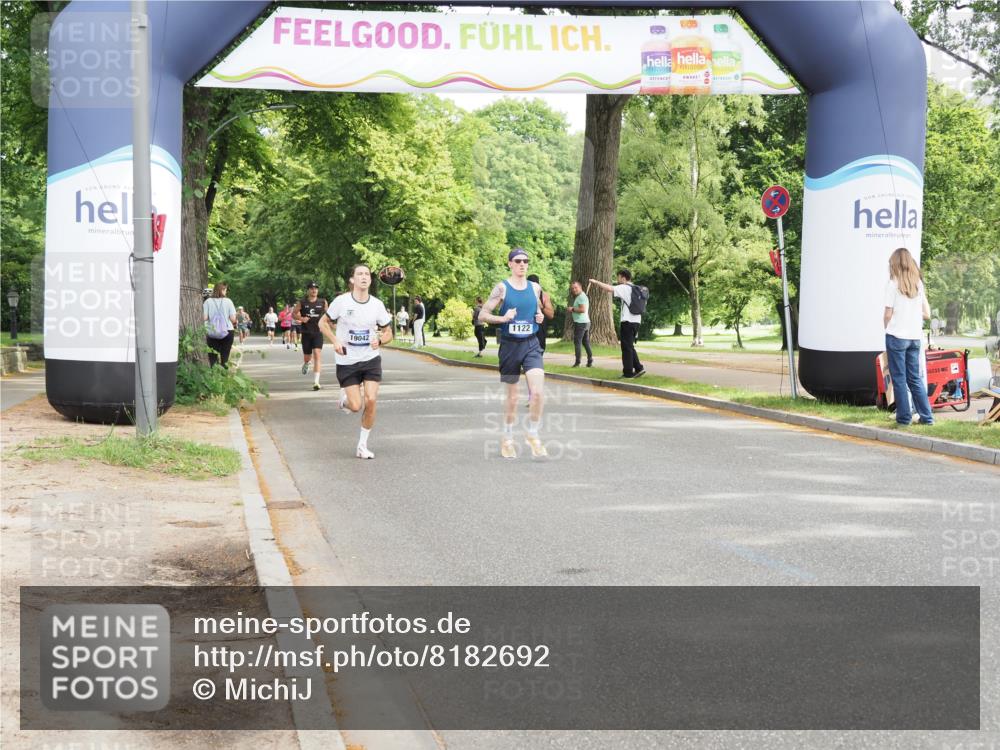 29.06.2025 - hella hamburg halbmarathon MichiJ http://msf.ph/oto/8182692 29.06.2025 10:17:41 Zwischen KM18-KM19 2604, 10655, 15583 meine-sportfotos.de
