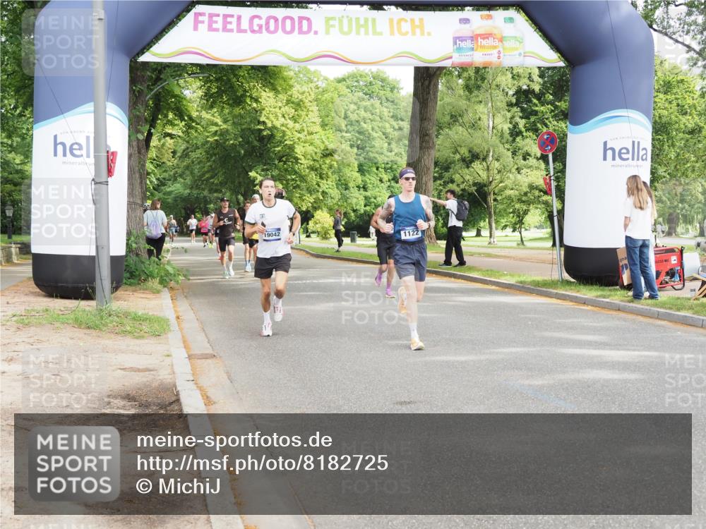29.06.2025 - hella hamburg halbmarathon MichiJ http://msf.ph/oto/8182725 29.06.2025 10:17:41 Zwischen KM18-KM19 2604, 10655, 15583 meine-sportfotos.de