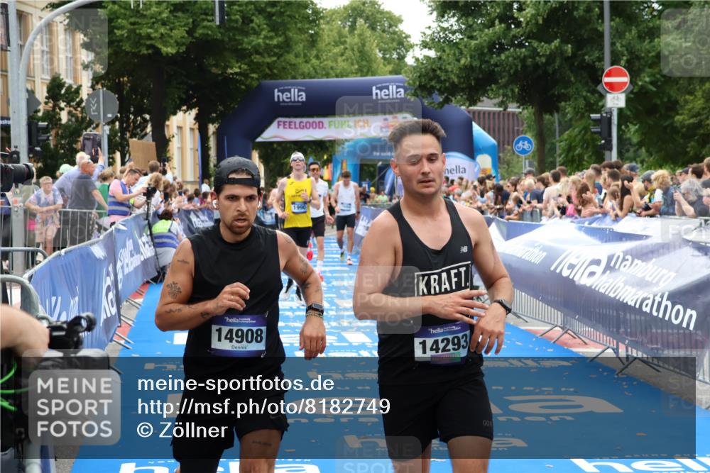 29.06.2025 - hella hamburg halbmarathon Zöllner http://msf.ph/oto/8182749 29.06.2025 10:32:44 Ziel 1990, 7965, 8062, 12987, 13961, 14293, 14908, 16619, 17117, 17151 meine-sportfotos.de