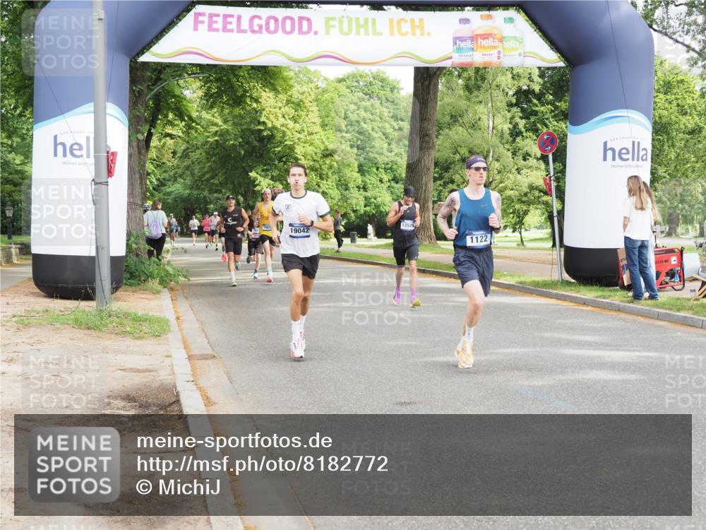 29.06.2025 - hella hamburg halbmarathon MichiJ http://msf.ph/oto/8182772 29.06.2025 10:17:42 Zwischen KM18-KM19 1122, 2604, 10655, 15583 meine-sportfotos.de