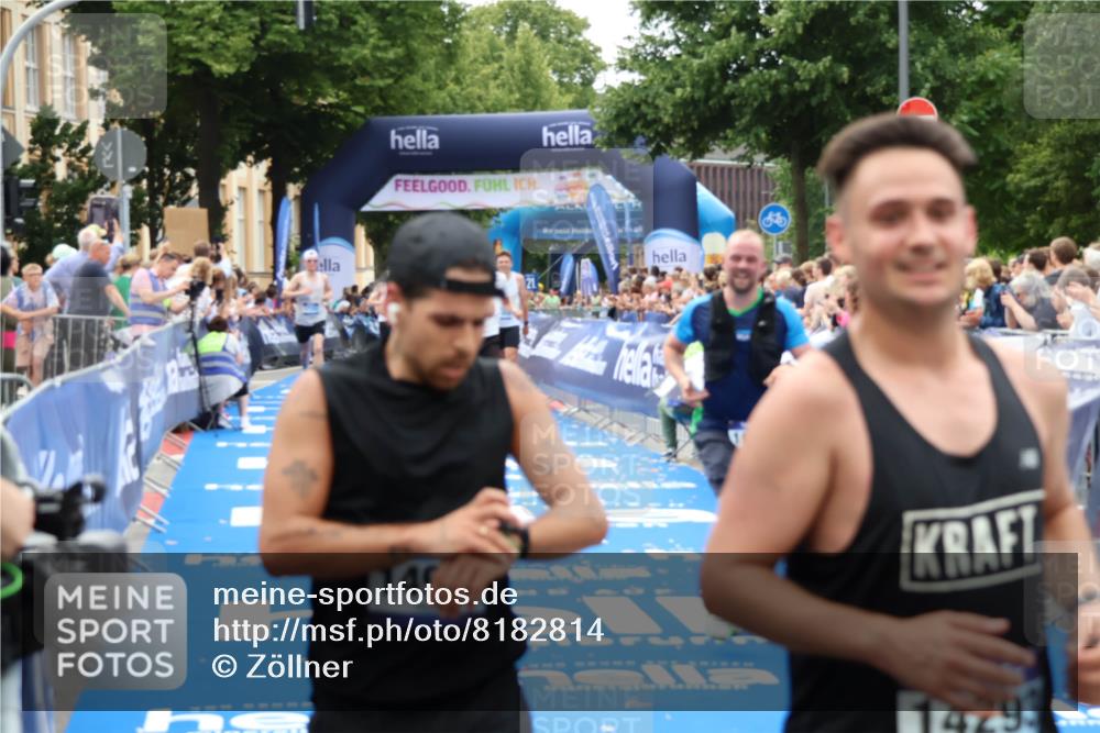 29.06.2025 - hella hamburg halbmarathon Zöllner http://msf.ph/oto/8182814 29.06.2025 10:32:44 Ziel 1990, 7965, 8062, 12987, 13961, 14293, 14908, 16619, 17117, 17151 meine-sportfotos.de