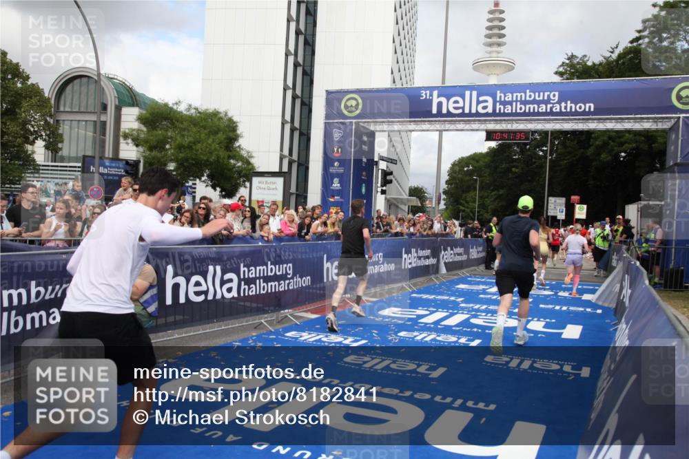 29.06.2025 - hella hamburg halbmarathon Michael Strokosch http://msf.ph/oto/8182841 29.06.2025 10:41:34 Ziel 2579, 2797, 3204, 4893, 5987, 7774, 7796, 8358, 10894, 12588, 13457, 14275, 14555, 17159, 17882, 18412, 18442, 18491, 18573 meine-sportfotos.de
